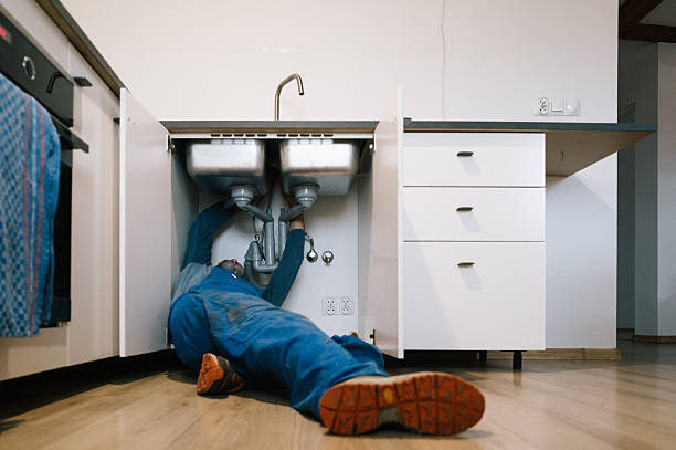 Professional Leak Detection technician working in West Simsbury, CT